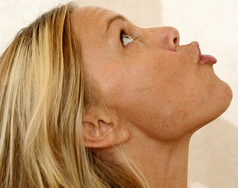 double chin_Kiss the Sky